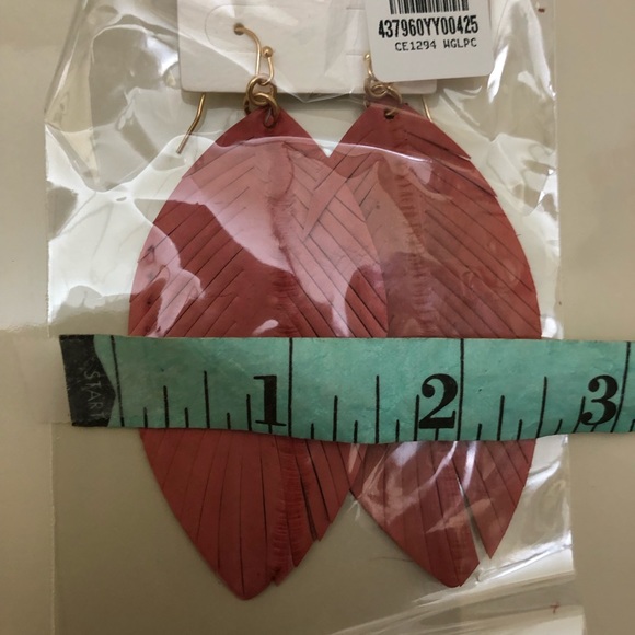 💕SOLD💕Leather Fringed Leaf 🍂 Earrings BROWN NI - Picture 5 of 5